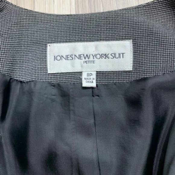 Jones New York Gray Suit Petite 8 - Picture 6 of 6